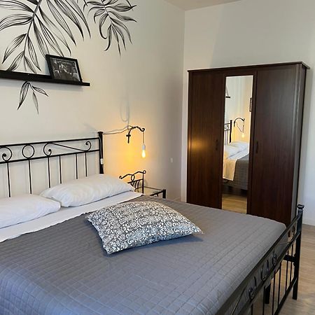 Eufonia Vinyl Friendly Apartment Рим Екстериор снимка
