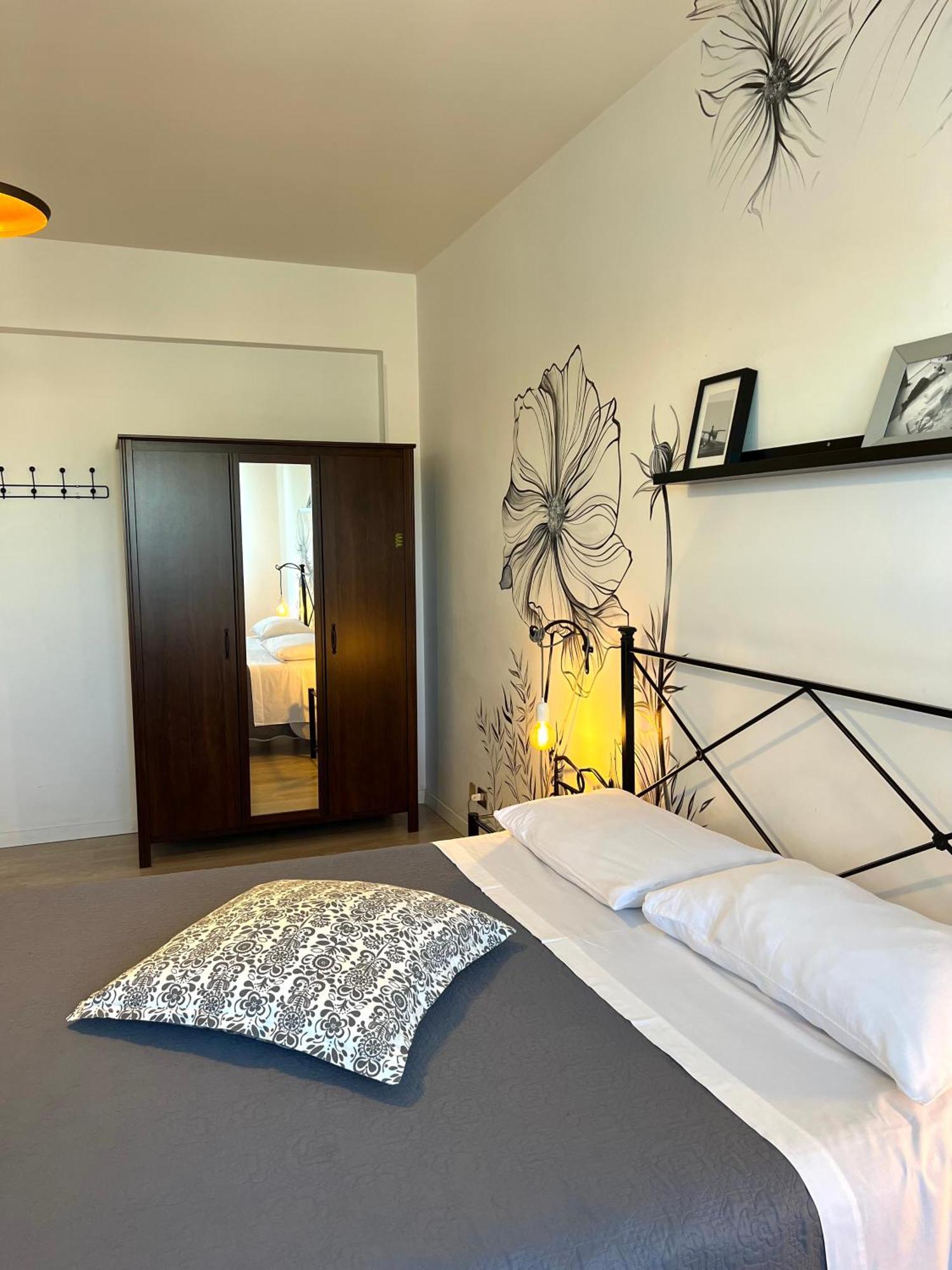 Eufonia Vinyl Friendly Apartment Рим Екстериор снимка